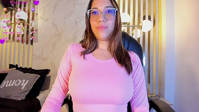 Snapshot of Oriana_gh chatting on November 15, 2025, 4:21 am Oriana gh online show from November 15, 2025, 4:21 am