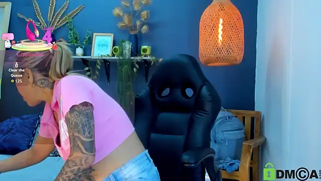 yessila parker online show from November 15, 2025, 2:31 am