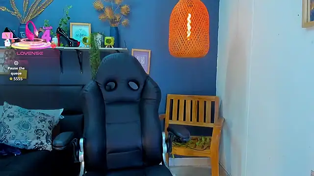 yessila parker online show from March 3, 2026, 9:26 am