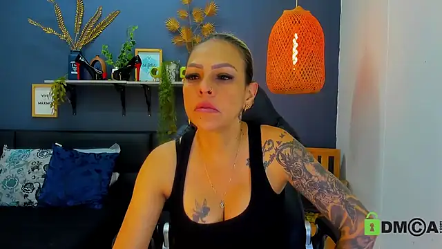 Snapshot of yessila_parker chatting on April 20, 2026, 8:39 am yessila parker online show from April 20, 2026, 8:39 am