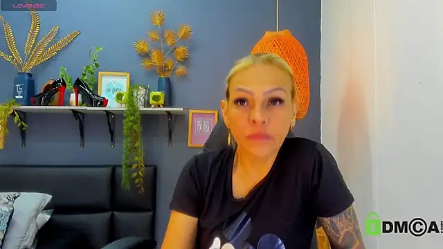 Snapshot of yessila_parker chatting on May 9, 2026, 8:41 am yessila parker online show from May 9, 2026, 8:41 am