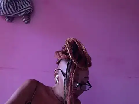 Ladyzee25 online show from April 6, 2026, 8:10 pm