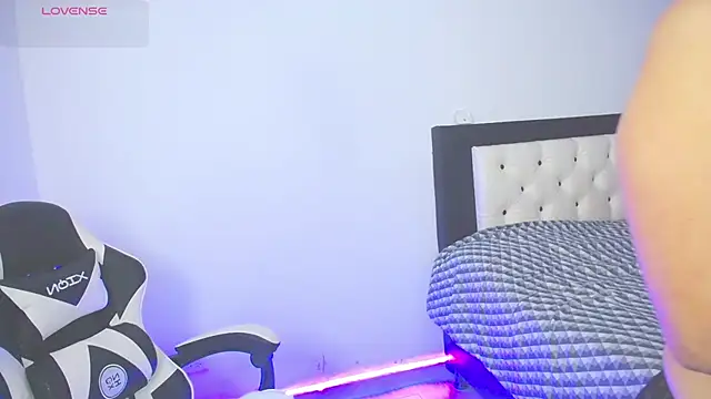 CarolinneFiotti online show from October 22, 2025, 3:12 pm