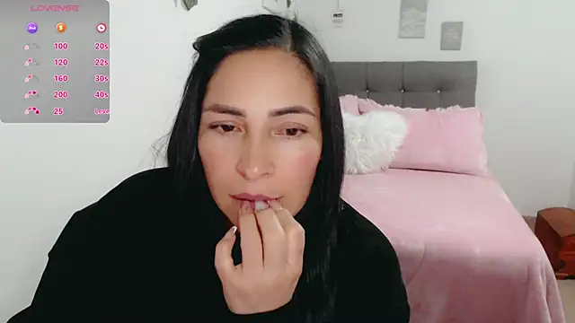 luna lgomez  online show from March 7, 2026, 1:35 am