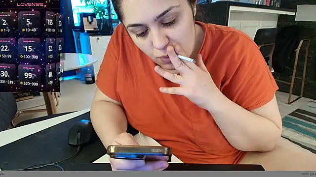 Snapshot of Layla- chatting on January 14, 2025, 10:06 am Layla- online show from January 14, 2025, 10:06 am