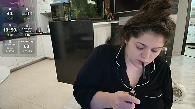 Snapshot of Layla- chatting on November 22, 2025, 11:42 am Layla- online show from November 22, 2025, 11:42 am