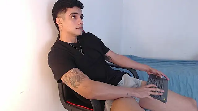 adam levis17 online show from September 25, 2025, 5:44 am