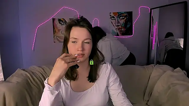 Snapshot of helli_belli chatting on February 6, 2026, 8:56 pm helli belli online show from February 6, 2026, 8:56 pm