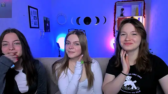 Snapshot of helli_belli chatting on April 12, 2026, 7:30 pm helli belli online show from April 12, 2026, 7:30 pm
