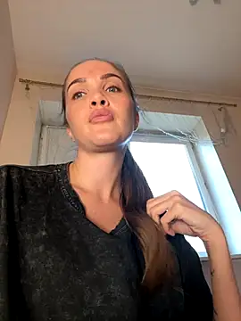 Snapshot of Beverly_Hilll chatting on October 8, 2025, 1:53 pm Beverly Hilll online show from October 8, 2025, 1:53 pm
