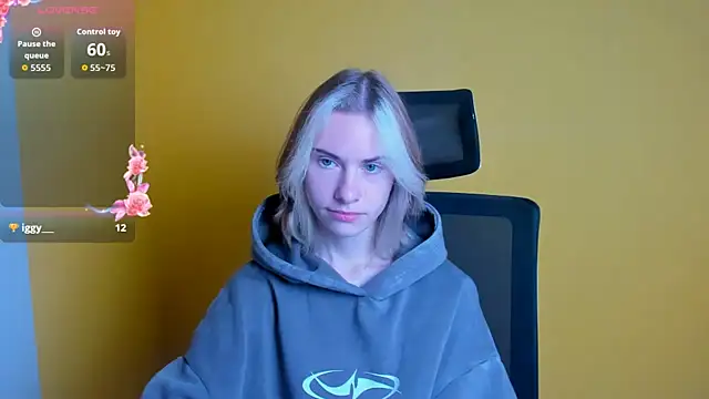 Fiona Night online show from October 12, 2025, 5:06 am