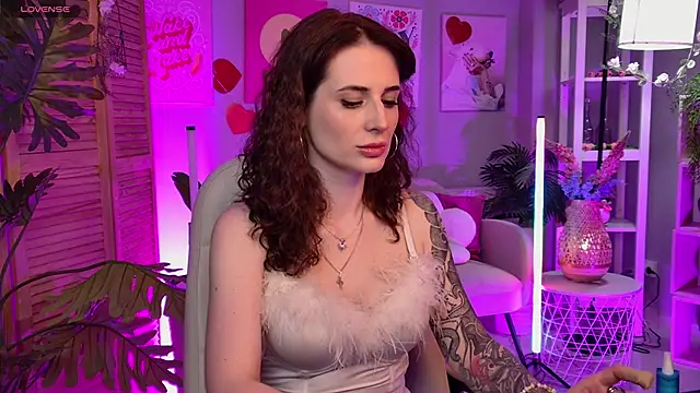 OliviaMcClean online show from June 17, 2026, 2:40 pm