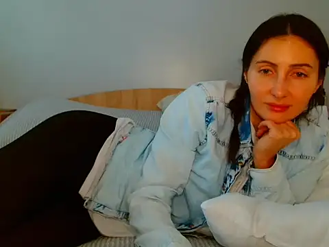 Snapshot of Irina9793 chatting on April 22, 2026, 9:44 am Irina9793 online show from April 22, 2026, 9:44 am