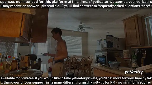 Snapshot of yetieater chatting on April 8, 2026, 6:19 pm yetieater online show from April 8, 2026, 6:19 pm