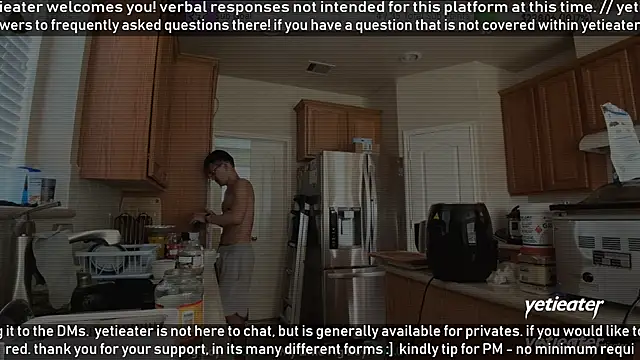 Snapshot of yetieater chatting on April 27, 2026, 4:16 pm yetieater online show from April 27, 2026, 4:16 pm