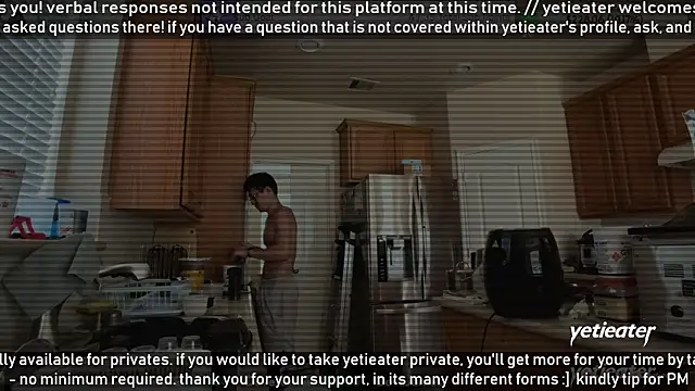 Snapshot of yetieater chatting on May 20, 2026, 4:24 pm yetieater online show from May 20, 2026, 4:24 pm