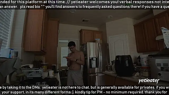 Snapshot of yetieater chatting on May 21, 2026, 5:42 pm yetieater online show from May 21, 2026, 5:42 pm
