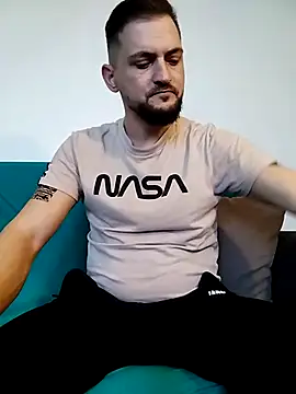 Snapshot of iurinicola chatting on February 21, 2026, 12:39 pm iurinicola online show from February 21, 2026, 12:39 pm