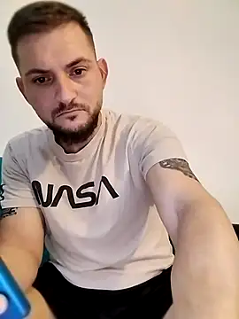 Snapshot of iurinicola chatting on February 25, 2026, 9:46 pm iurinicola online show from February 25, 2026, 9:46 pm