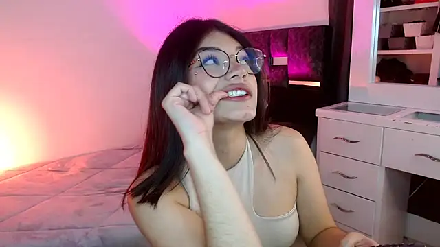 Snapshot of _Camilaaa_ chatting on October 10, 2025, 7:18 am Camilaaa online show from October 10, 2025, 7:18 am