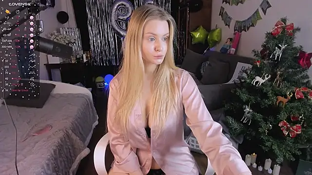 Snapshot of Beatrice_7 chatting on January 14, 2026, 9:52 pm Beatrice 7 online show from January 14, 2026, 9:52 pm