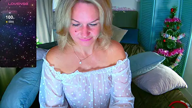 Snapshot of AssolMonet chatting on December 19, 2025, 9:27 am AssolMonet online show from December 19, 2025, 9:27 am