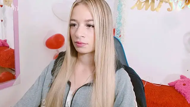 hannah 026 online show from September 13, 2025, 11:43 am