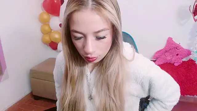 hannah 026 online show from September 15, 2025, 12:27 pm