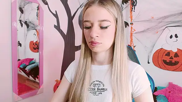 hannah 026 online show from October 20, 2025, 10:49 am