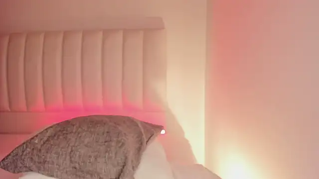 Snapshot of Hannahx__ chatting on October 19, 2025, 3:45 pm Hannahx online show from October 19, 2025, 3:45 pm