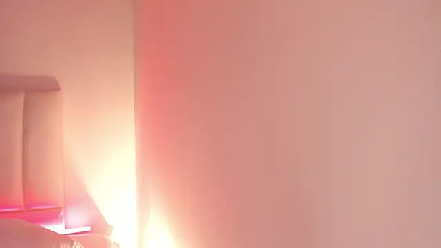 Snapshot of Hannahx__ chatting on March 6, 2026, 10:45 am Hannahx online show from March 6, 2026, 10:45 am