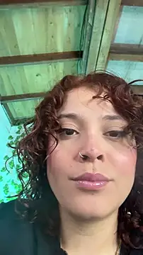 LiraSonnett online show from December 16, 2025, 9:09 pm