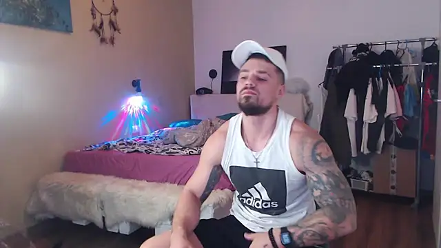 Snapshot of Tiberius_hunk chatting on February 2, 2026, 4:33 am Tiberius hunk online show from February 2, 2026, 4:33 am