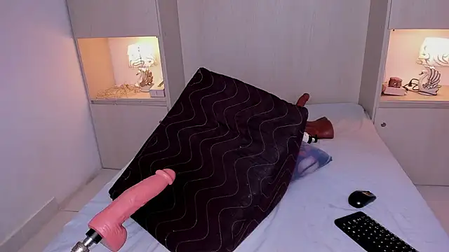 BeverlySteel online show from April 17, 2026, 8:23 pm