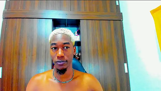 Snapshot of Dreamastercum_ chatting on November 3, 2025, 10:10 pm Dreamastercum online show from November 3, 2025, 10:10 pm