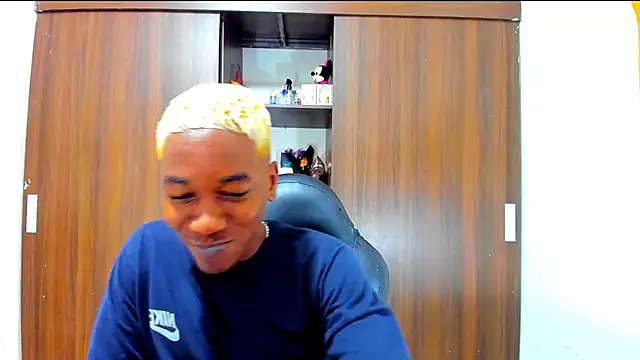 Snapshot of Dreamastercum_ chatting on December 14, 2025, 10:47 pm Dreamastercum online show from December 14, 2025, 10:47 pm