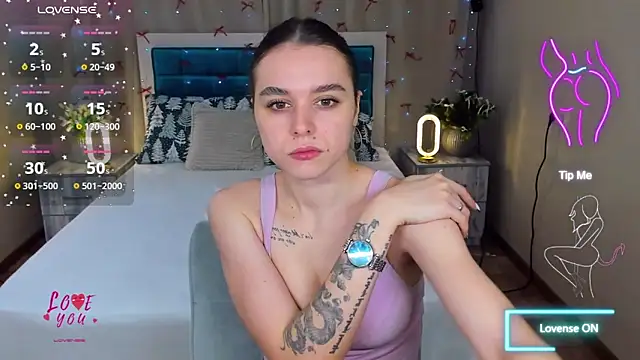 Snapshot of EmelyMason chatting on December 19, 2025, 12:45 pm EmelyMason online show from December 19, 2025, 12:45 pm
