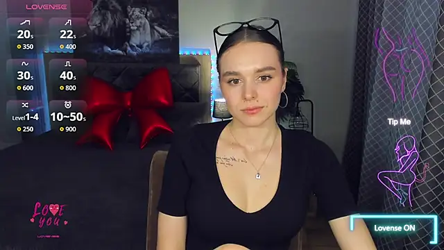 Snapshot of EmelyMason chatting on February 12, 2026, 12:44 pm EmelyMason online show from February 12, 2026, 12:44 pm