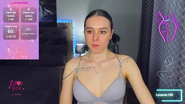 Snapshot of EmelyMason chatting on February 28, 2026, 12:28 pm EmelyMason online show from February 28, 2026, 12:28 pm