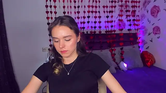 Snapshot of EmelyMason chatting on March 4, 2026, 10:54 am EmelyMason online show from March 4, 2026, 10:54 am