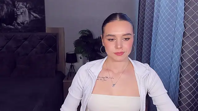 Snapshot of EmelyMason chatting on March 7, 2026, 10:45 am EmelyMason online show from March 7, 2026, 10:45 am