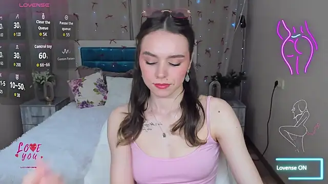 Snapshot of EmelyMason chatting on April 15, 2026, 5:36 am EmelyMason online show from April 15, 2026, 5:36 am