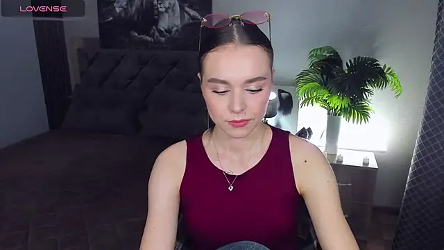 Snapshot of EmelyMason chatting on April 16, 2026, 4:35 am EmelyMason online show from April 16, 2026, 4:35 am