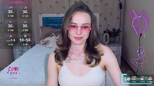 Snapshot of EmelyMason chatting on April 17, 2026, 11:35 am EmelyMason online show from April 17, 2026, 11:35 am
