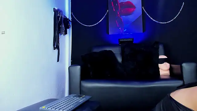 ThaleiaStone online show from November 14, 2025, 2:21 am