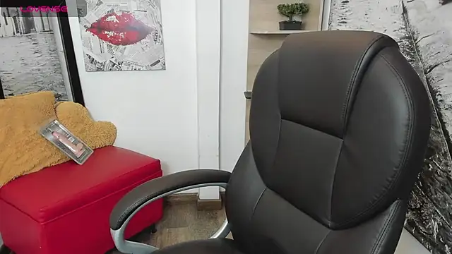 Snapshot of issa__nassar chatting on November 13, 2025, 3:22 pm issa nassar online show from November 13, 2025, 3:22 pm