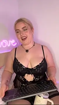 Snapshot of April_Vancee chatting on April 12, 2026, 12:21 pm April Vancee online show from April 12, 2026, 12:21 pm