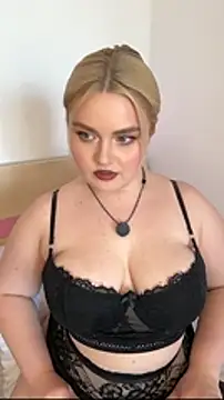 Snapshot of April_Vancee chatting on April 16, 2026, 12:06 pm April Vancee online show from April 16, 2026, 12:06 pm