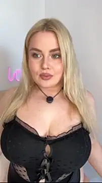 Snapshot of April_Vancee chatting on April 18, 2026, 11:03 am April Vancee online show from April 18, 2026, 11:03 am