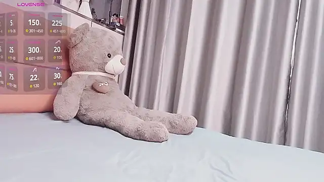 guoguo7777777 online show from September 13, 2025, 9:53 am